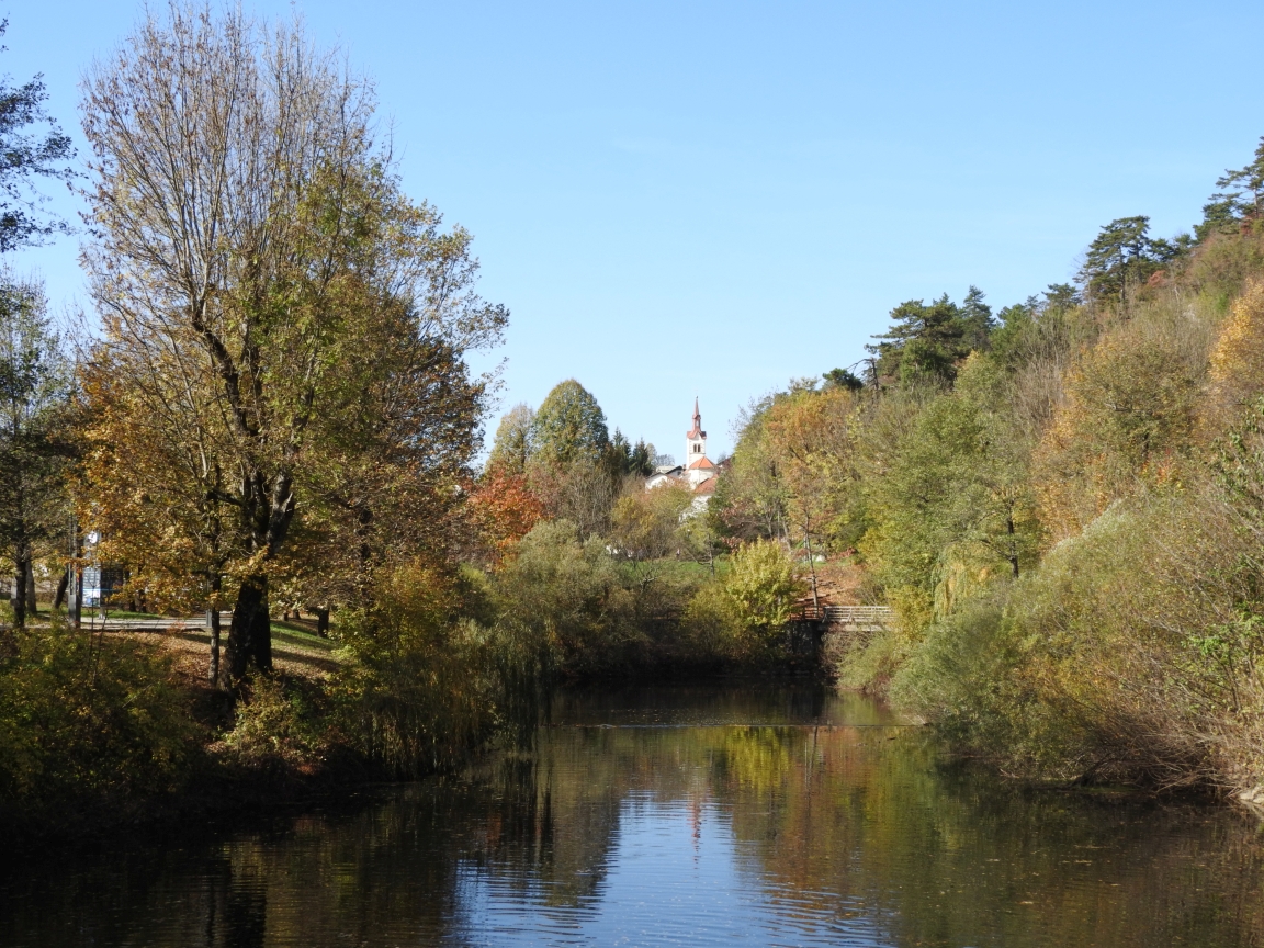 Postojna - park przed jaskinią